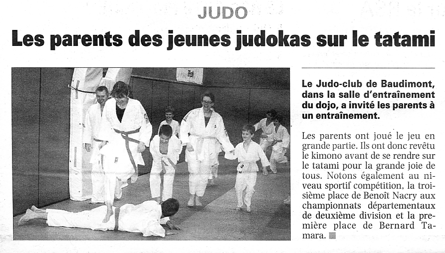 Les_parents_des_jeunes_judokas_sur_le_tapis.jpg